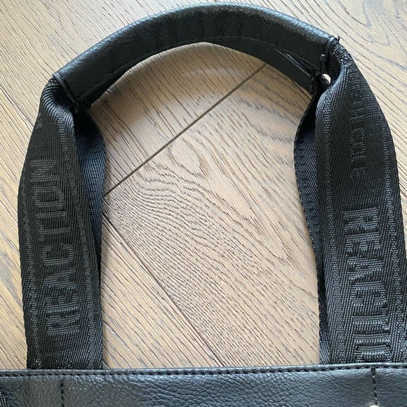 Kenneth Cole Reaction Crossbody Bag - Picture 8 of 12